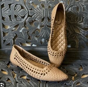 Birdies Tan Woven Loafers Pointed Toe Woven Braided